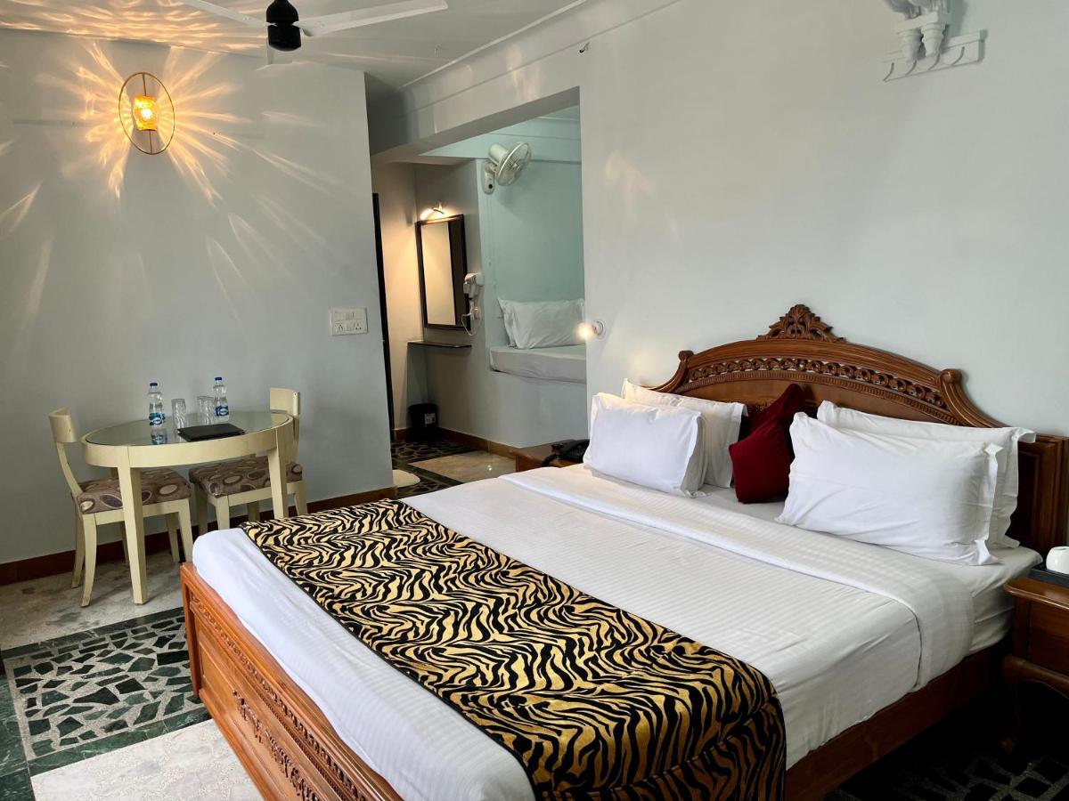 Hotel The Tiger Удайпур Екстер'єр фото